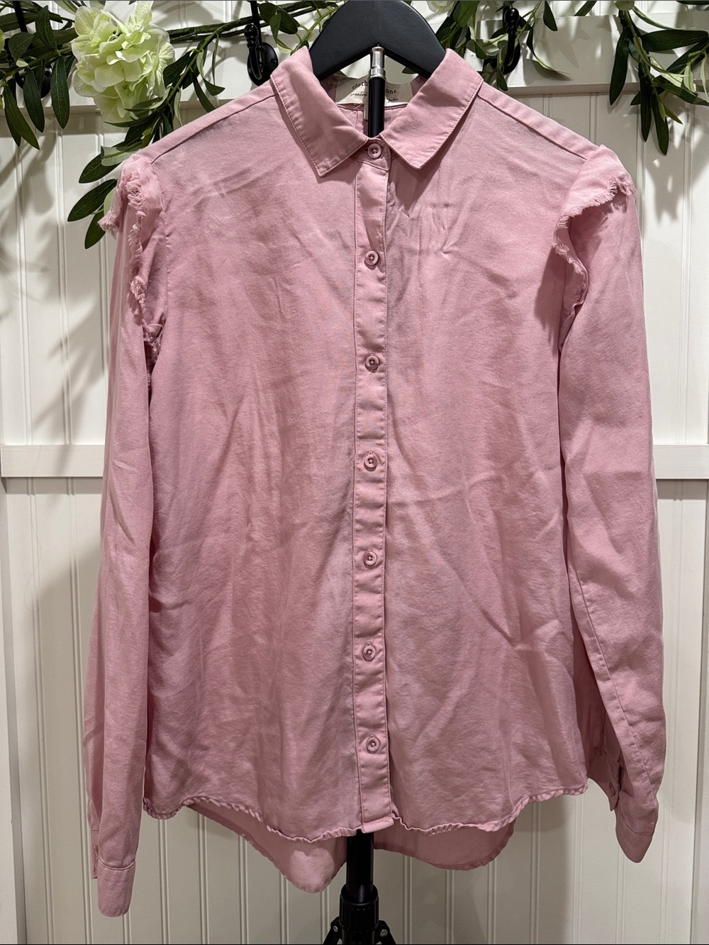 #169 Anthropologie CLOTH & STONE  Dusty Pink Frayed-Ruffle Button-Down L
